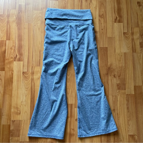 Offline By Aerie The Hugger High Waisted Foldover Flare Leggings Size L short. - Picture 2 of 9